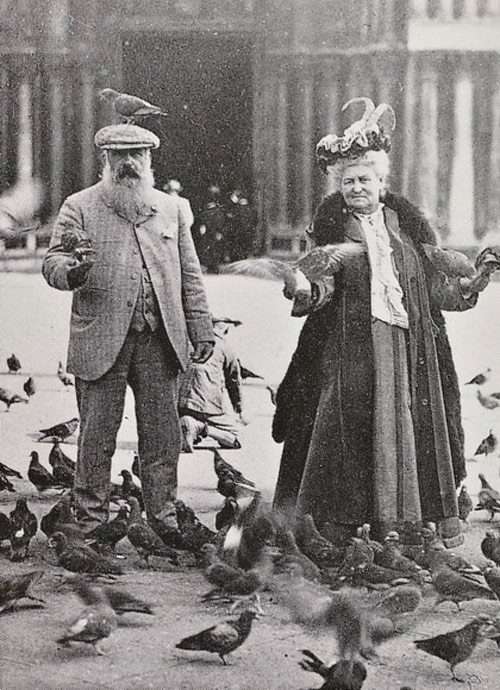 Claude Monet, sa femme et les pigeons